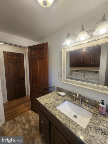 2132 LYNDELL DR, Lancaster, PA 17601