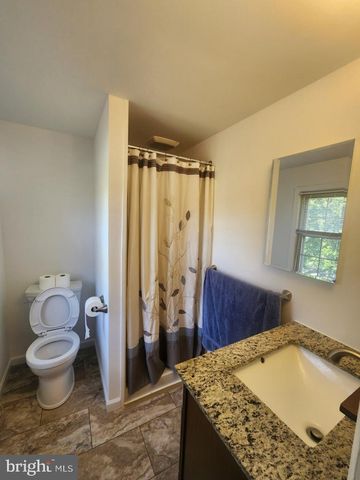 2132 LYNDELL DR, Lancaster, PA 17601
