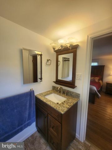 2132 LYNDELL DR, Lancaster, PA 17601