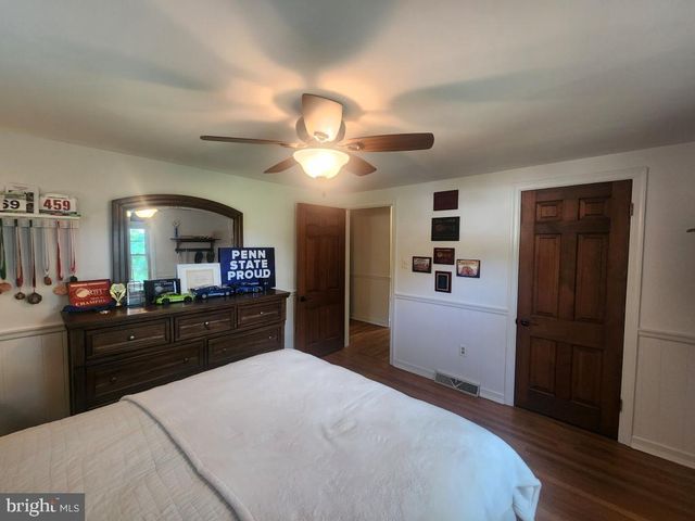 2132 LYNDELL DR, Lancaster, PA 17601