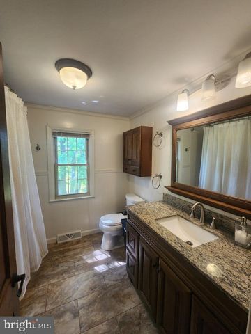 2132 LYNDELL DR, Lancaster, PA 17601