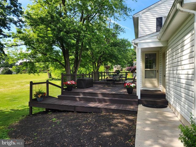 2132 LYNDELL DR, Lancaster, PA 17601