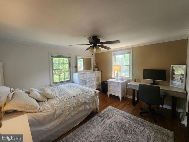 2132 LYNDELL DR, Lancaster, PA 17601