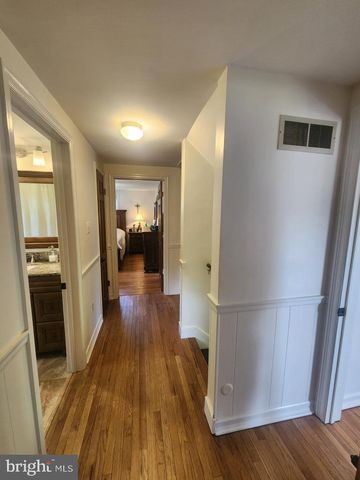 2132 LYNDELL DR, Lancaster, PA 17601