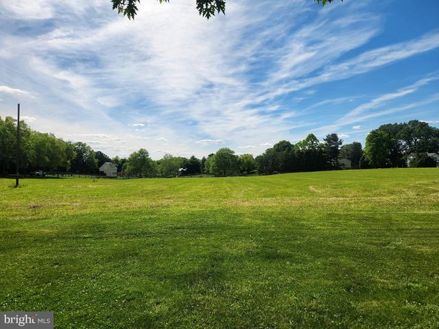 2132 LYNDELL DR, Lancaster, PA 17601