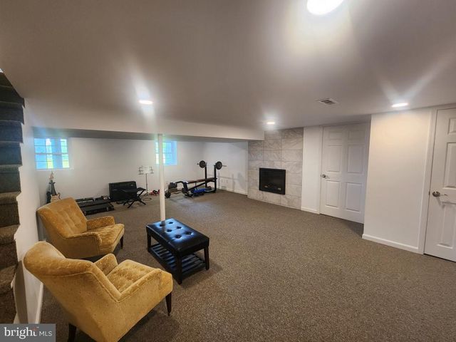 2132 LYNDELL DR, Lancaster, PA 17601