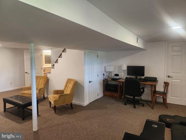 2132 LYNDELL DR, Lancaster, PA 17601