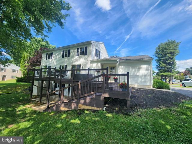 2132 LYNDELL DR, Lancaster, PA 17601