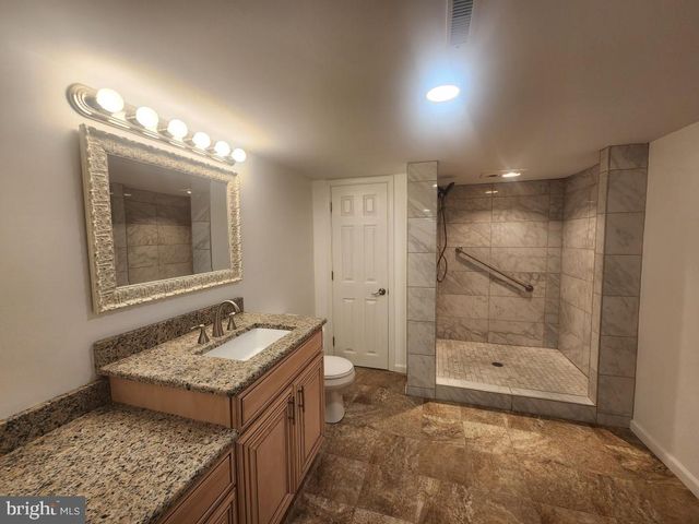 2132 LYNDELL DR, Lancaster, PA 17601