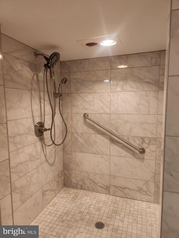 2132 LYNDELL DR, Lancaster, PA 17601