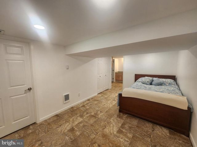 2132 LYNDELL DR, Lancaster, PA 17601