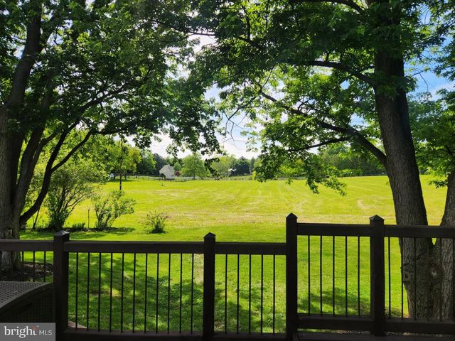 2132 LYNDELL DR, Lancaster, PA 17601