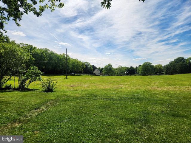2132 LYNDELL DR, Lancaster, PA 17601