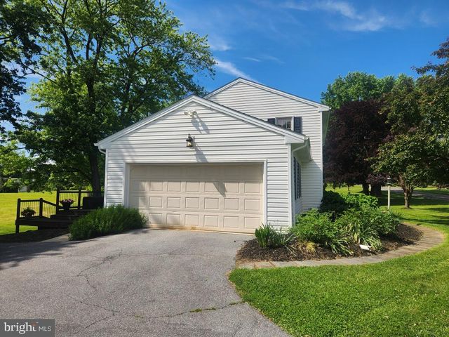 2132 LYNDELL DR, Lancaster, PA 17601