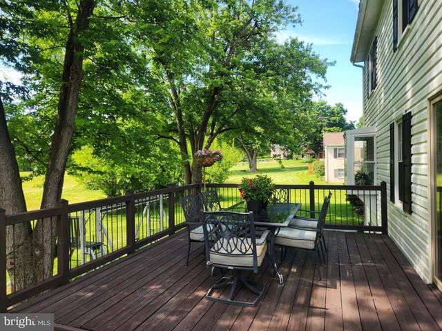 2132 LYNDELL DR, Lancaster, PA 17601