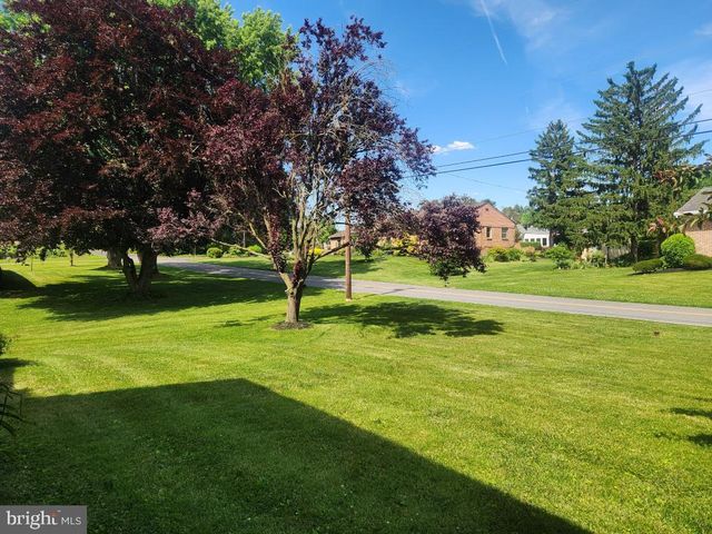 2132 LYNDELL DR, Lancaster, PA 17601