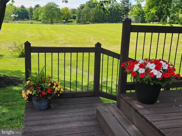 2132 LYNDELL DR, Lancaster, PA 17601