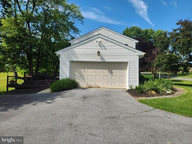 2132 LYNDELL DR, Lancaster, PA 17601