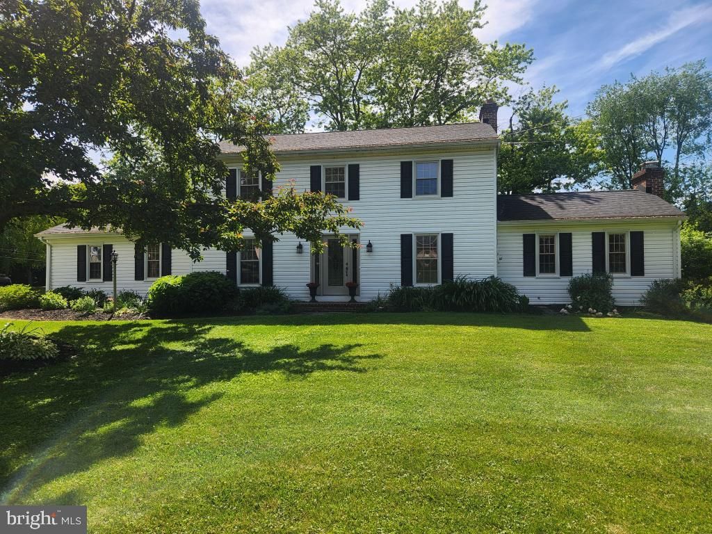 2132 LYNDELL DR, Lancaster, PA 17601