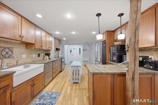 82 Old Post Road, Clinton, CT 06413