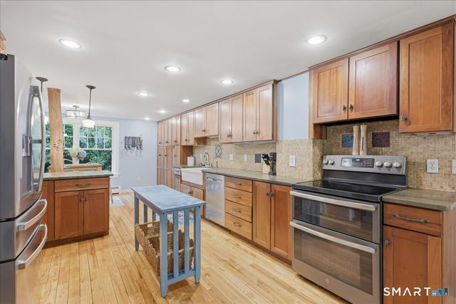 82 Old Post Road, Clinton, CT 06413