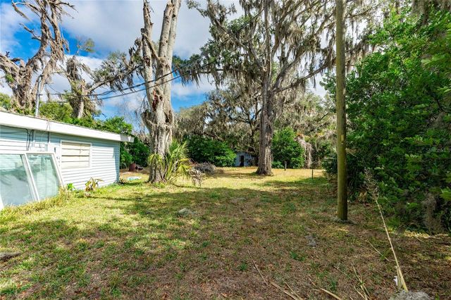 1565 N C 470, Lake Panasoffkee, FL 33538
