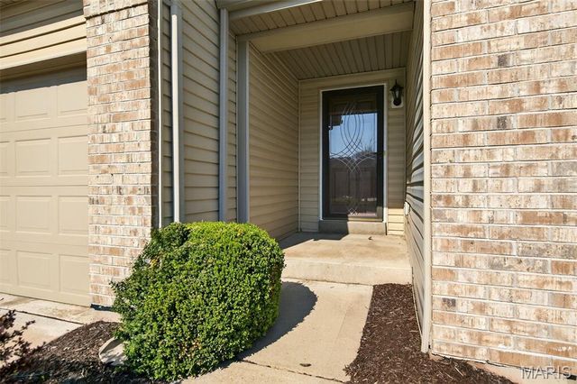 542 Country Circle Drive, Lake St Louis, MO 63367