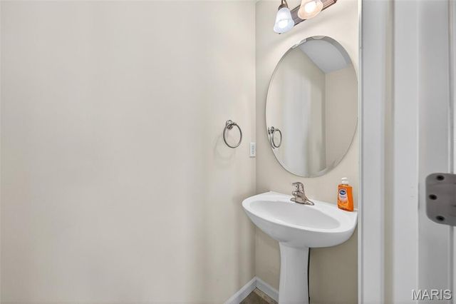 542 Country Circle Drive, Lake St Louis, MO 63367