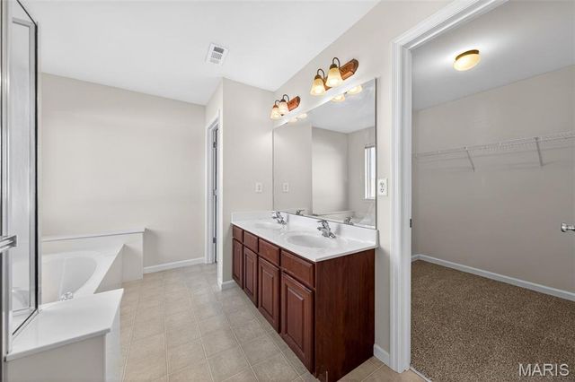 542 Country Circle Drive, Lake St Louis, MO 63367