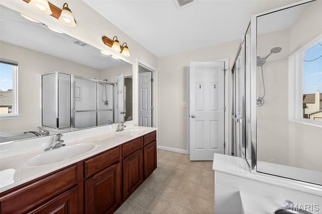 542 Country Circle Drive, Lake St Louis, MO 63367