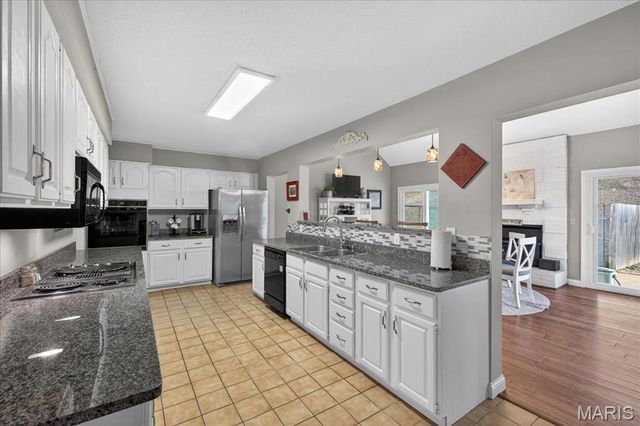 1102 Lakeview Drive, Pacific, MO 63069