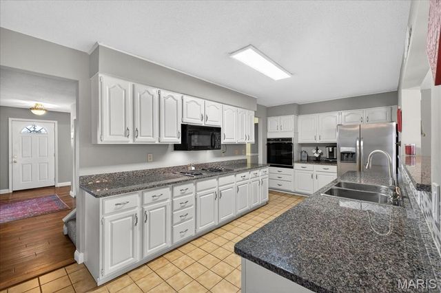 1102 Lakeview Drive, Pacific, MO 63069