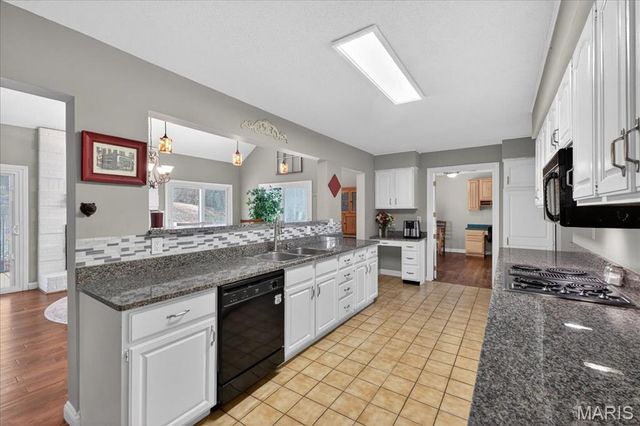 1102 Lakeview Drive, Pacific, MO 63069