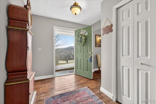 1102 Lakeview Drive, Pacific, MO 63069