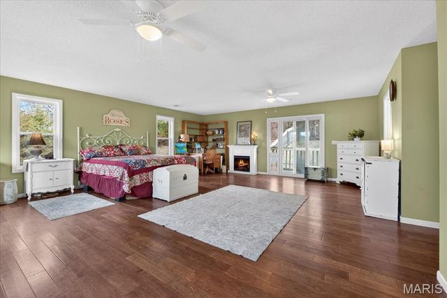 1102 Lakeview Drive, Pacific, MO 63069