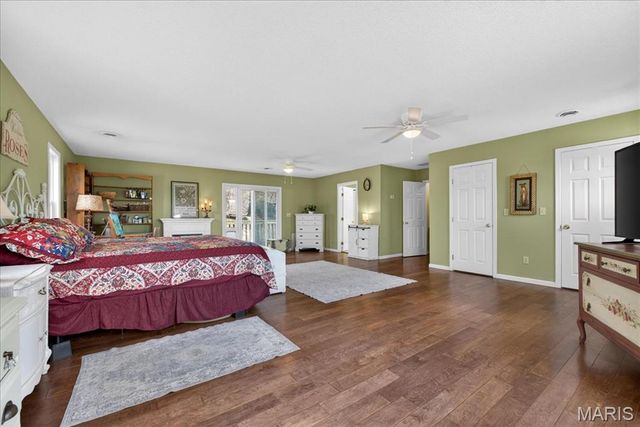 1102 Lakeview Drive, Pacific, MO 63069