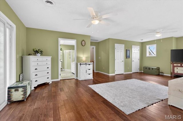 1102 Lakeview Drive, Pacific, MO 63069