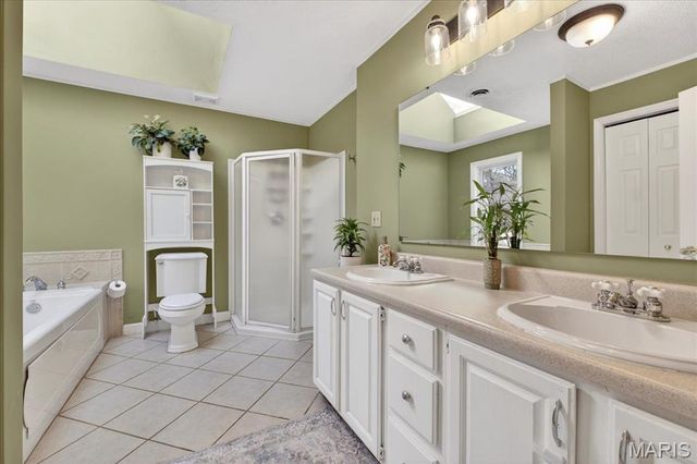 1102 Lakeview Drive, Pacific, MO 63069