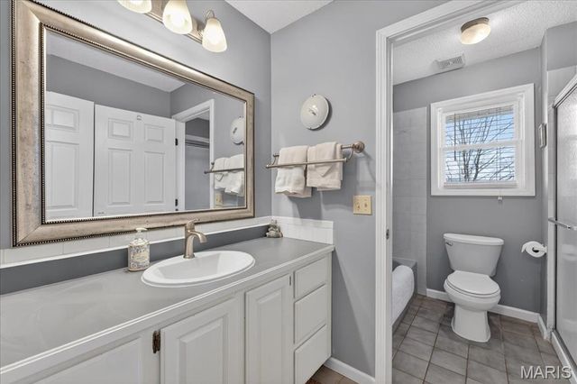 1102 Lakeview Drive, Pacific, MO 63069