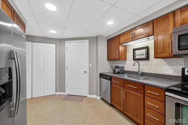 1102 Lakeview Drive, Pacific, MO 63069