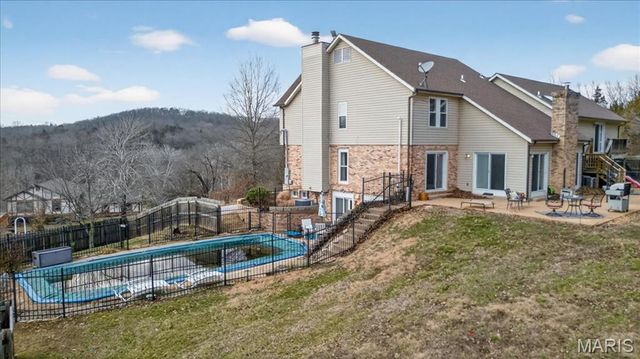 1102 Lakeview Drive, Pacific, MO 63069