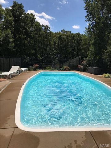 1102 Lakeview Drive, Pacific, MO 63069