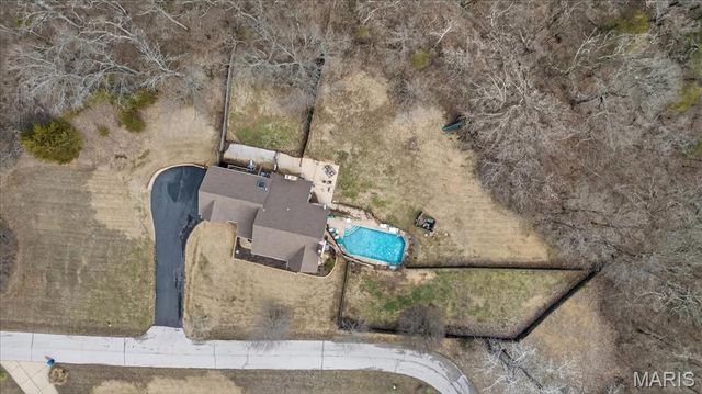 1102 Lakeview Drive, Pacific, MO 63069