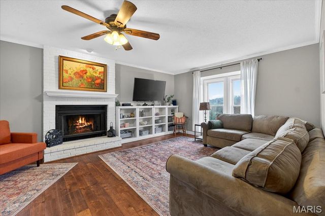 1102 Lakeview Drive, Pacific, MO 63069