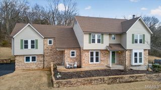 1102 Lakeview Drive, Pacific, MO 63069