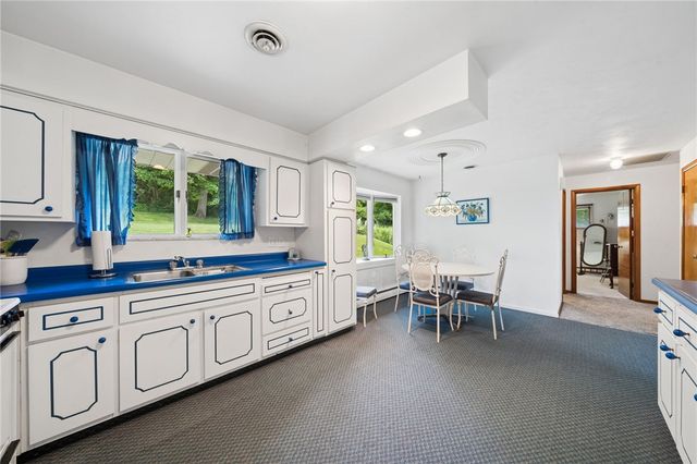 648 Birch St, Jeannette, PA 15644