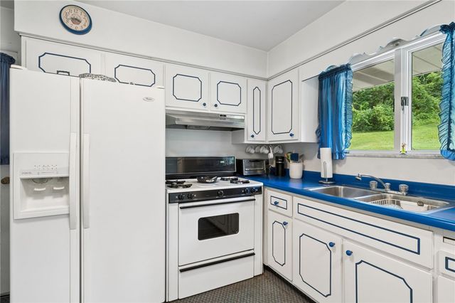 648 Birch St, Jeannette, PA 15644