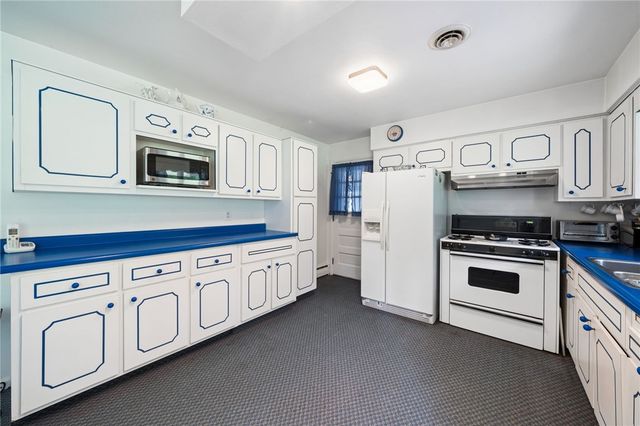 648 Birch St, Jeannette, PA 15644