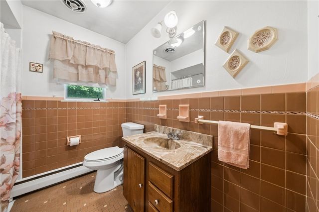648 Birch St, Jeannette, PA 15644
