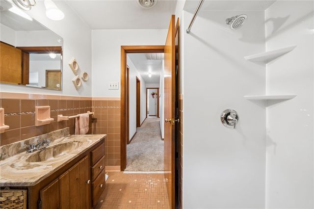 648 Birch St, Jeannette, PA 15644